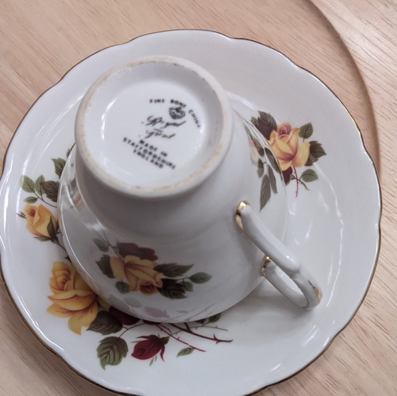 Royal Trent Yellow Rose - Cup and Saucer set - Picture 2 of 2